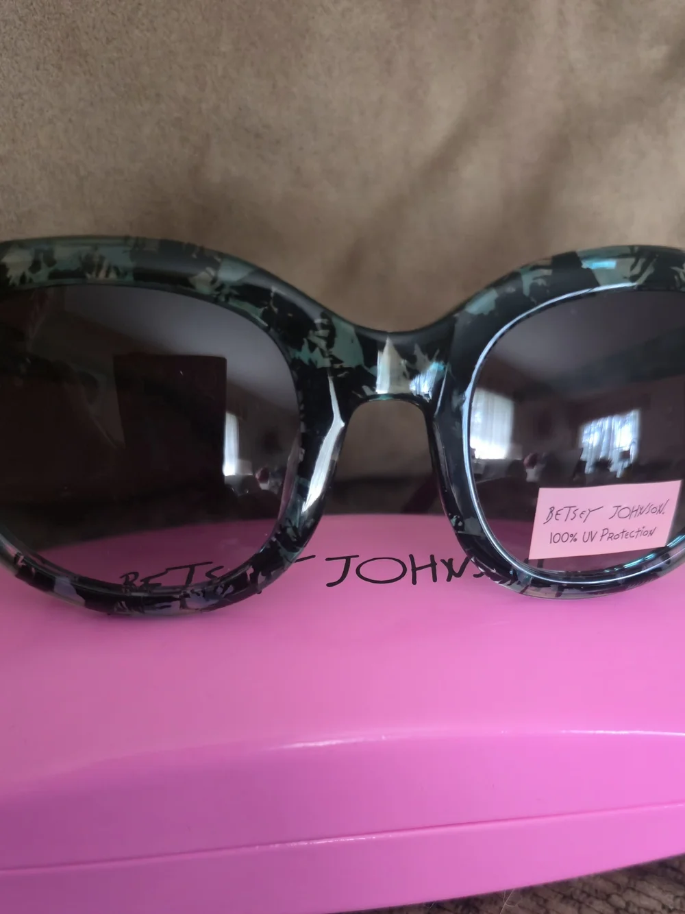 Betsey Johnson Black and Teal Tortoiseshell Sunglasses with Pink Case-Never Worn
